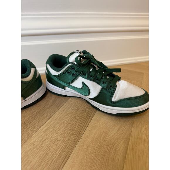 NIKE- Dunk Low Varsity Satin Green and White - US 7 - Picture 7 of 14